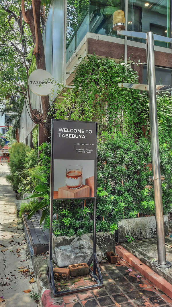 Tabebuya coffee shop located in Phrom Phong, Bangkok 방콕 프롬퐁에 위치한 타베부야 카페