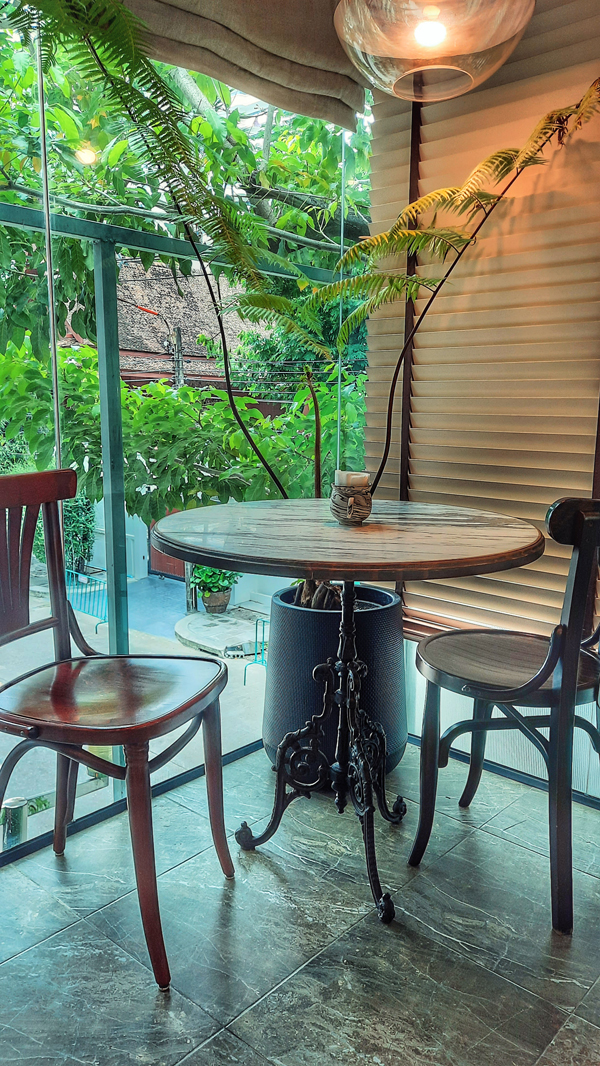 Tabebuya coffee shop located in Phrom Phong, Bangkok 방콕 프롬퐁에 위치한 타베부야 카페