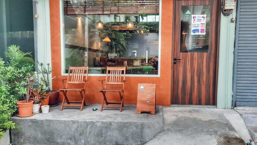 방콕 카페 추천 - The exterior of hidey-house cafe located in Bangkok 하이디 하우스 카페의 외관