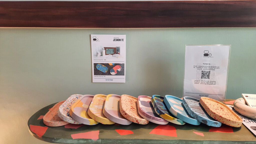 Not Too Virgin Design Lab's eco-friendly oval trays made of Jesmonite 제스모나이트 소재로 만든 친환경 소품과 가구들